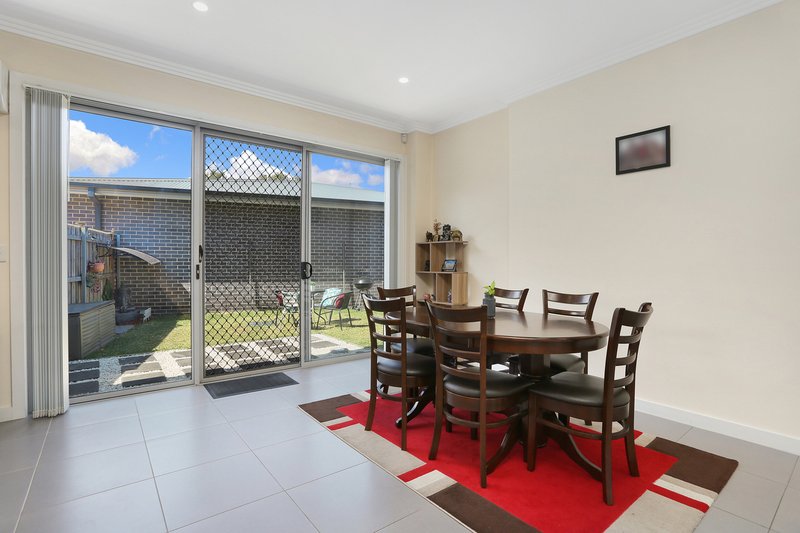 Photo - 2/401-403 Wentworth Avenue, Toongabbie NSW 2146 - Image 4