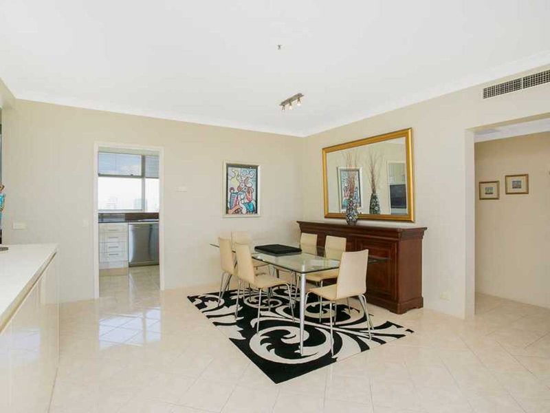 Photo - 2401/3422 Surfers Paradise Boulevard, Surfers Paradise QLD 4217 - Image 4