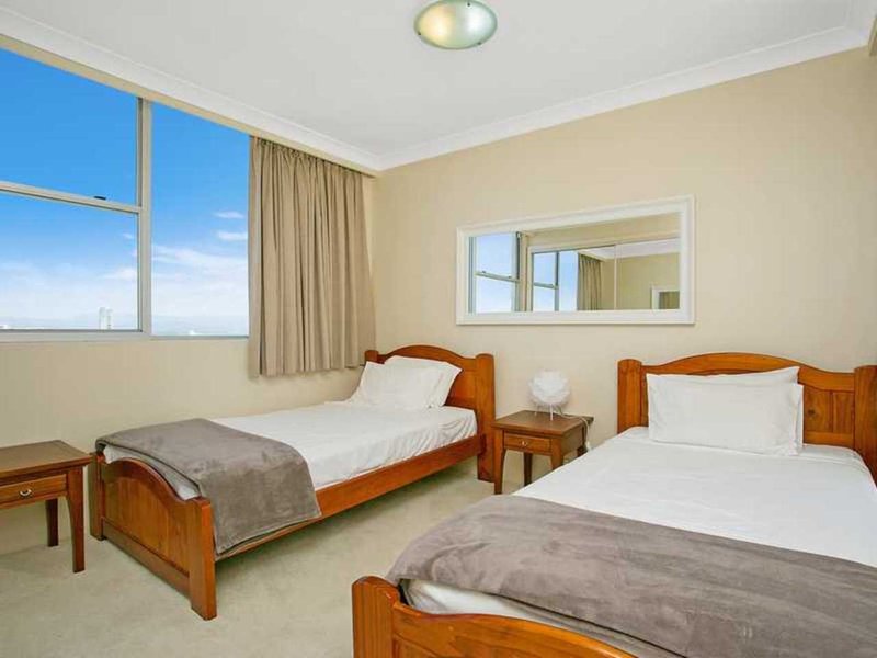 Photo - 2401/3422 Surfers Paradise Boulevard, Surfers Paradise QLD 4217 - Image 9