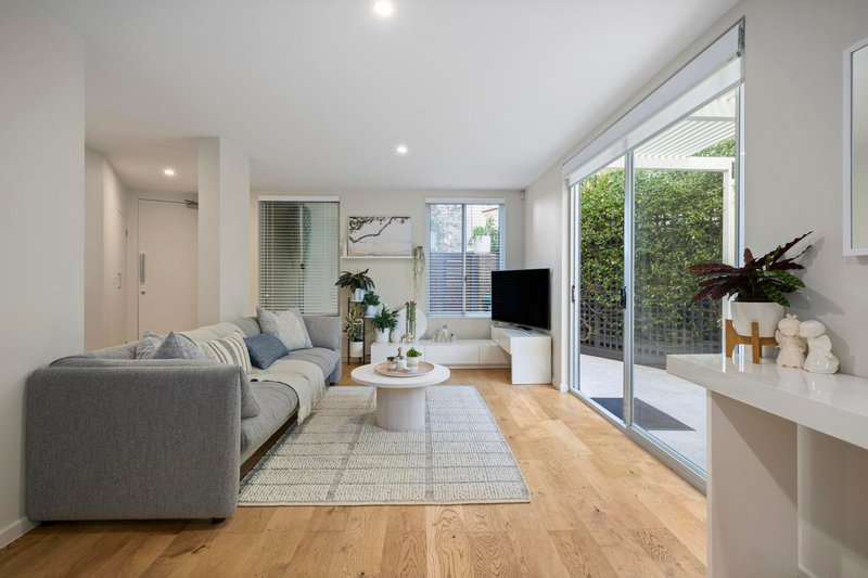 Photo - 2/402 Barkly Street, Elwood VIC 3184 - Image 4
