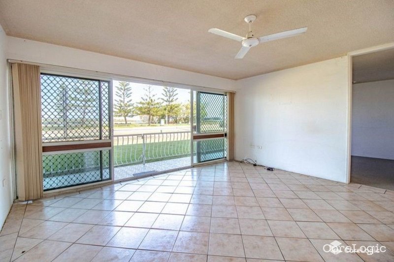 Photo - 2/402 Marine Parade, Biggera Waters QLD 4216 - Image 3