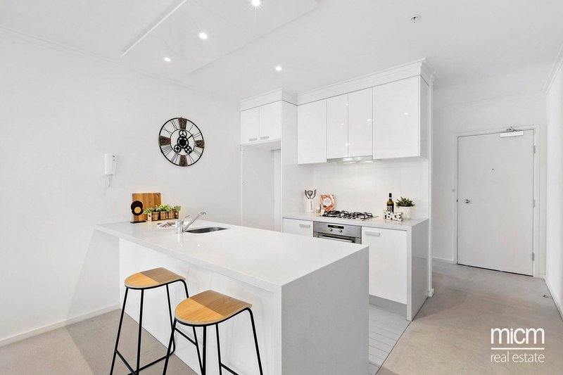 Photo - 2402/63 Whiteman Street, Southbank VIC 3006 - Image 3