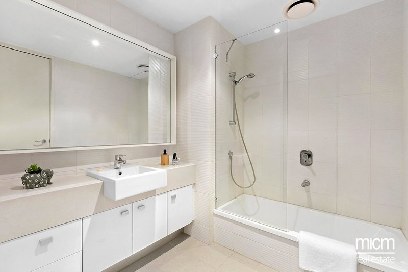 Photo - 2402/63 Whiteman Street, Southbank VIC 3006 - Image 7