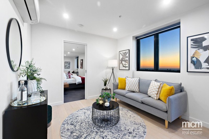 Photo - 2403/63 Haig Street, Southbank VIC 3006 - Image 2