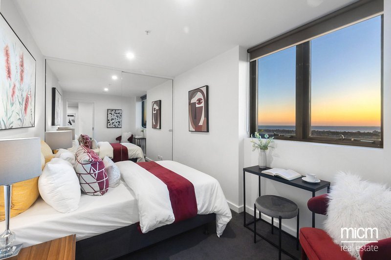 Photo - 2403/63 Haig Street, Southbank VIC 3006 - Image 6