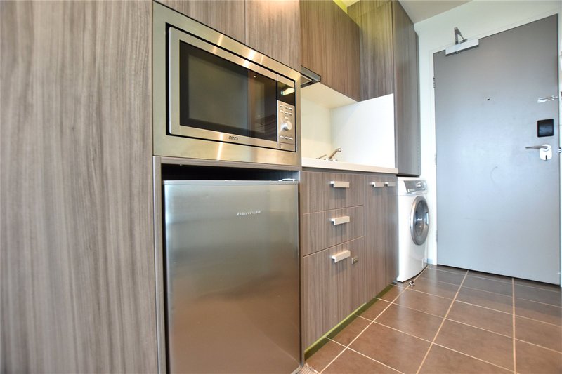 Photo - 2404/181 Abeckett Street, Melbourne VIC 3000 - Image 3