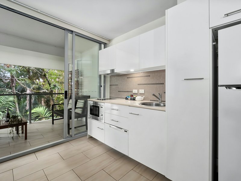 Photo - 2407/2-22 Veivers Road, Palm Cove QLD 4879 - Image 3