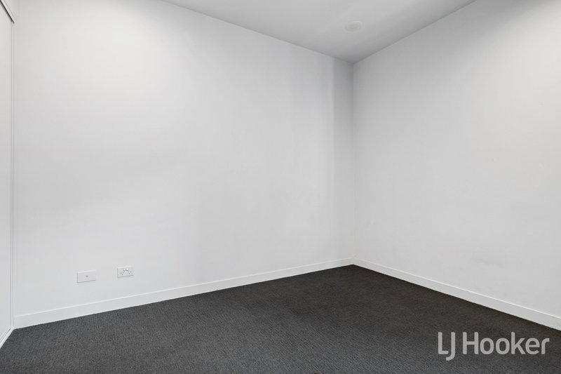 Photo - 2407/80 A'Beckett Street, Melbourne VIC 3000 - Image 4