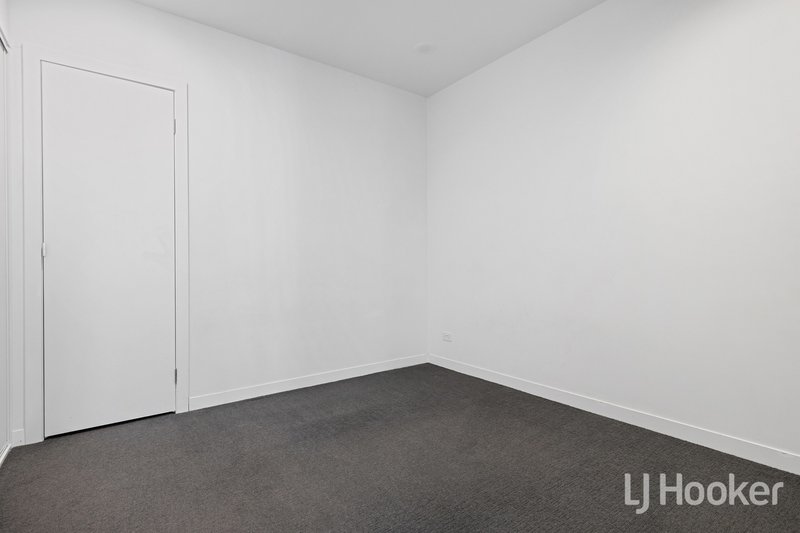 Photo - 2407/80 A'Beckett Street, Melbourne VIC 3000 - Image 5