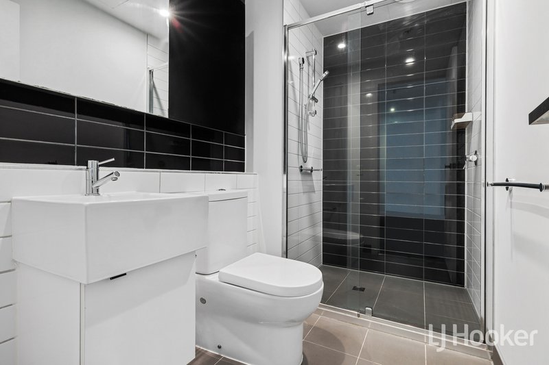 Photo - 2407/80 A'Beckett Street, Melbourne VIC 3000 - Image 7