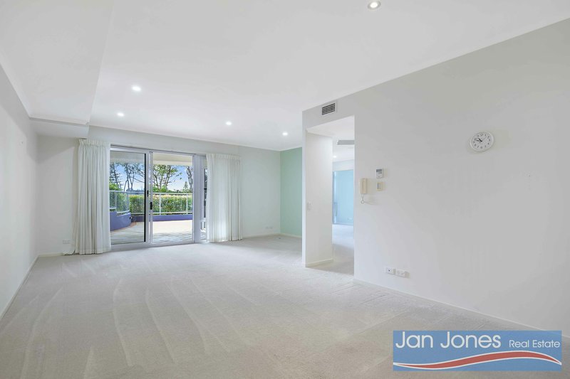 Photo - 2/41-43 Marine Parade, Redcliffe QLD 4020 - Image 4