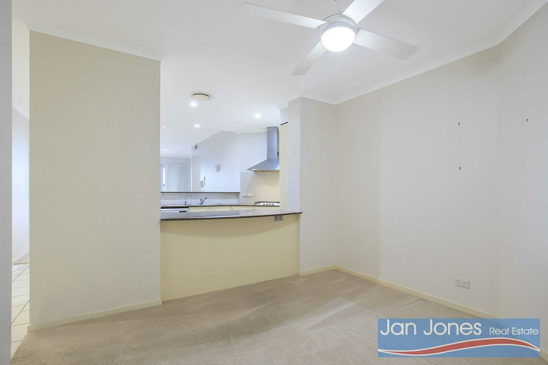 Photo - 2/41-43 Marine Parade, Redcliffe QLD 4020 - Image 7