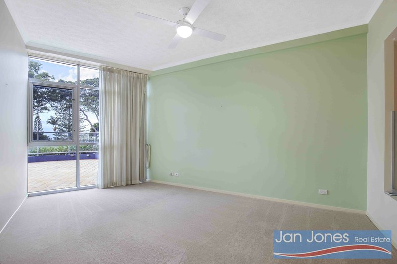 Photo - 2/41-43 Marine Parade, Redcliffe QLD 4020 - Image 8