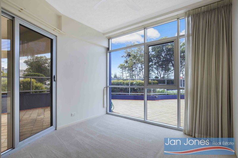 Photo - 2/41-43 Marine Parade, Redcliffe QLD 4020 - Image 10