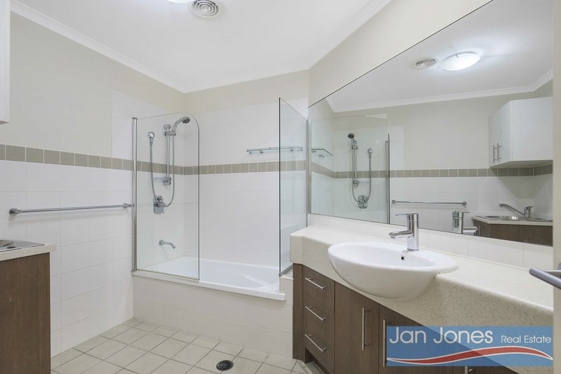 Photo - 2/41-43 Marine Parade, Redcliffe QLD 4020 - Image 11