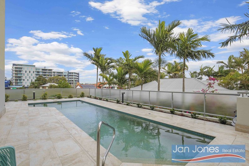 Photo - 2/41-43 Marine Parade, Redcliffe QLD 4020 - Image 14