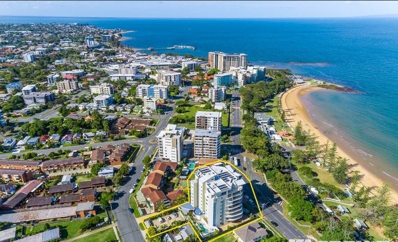 Photo - 2/41-43 Marine Parade, Redcliffe QLD 4020 - Image 16