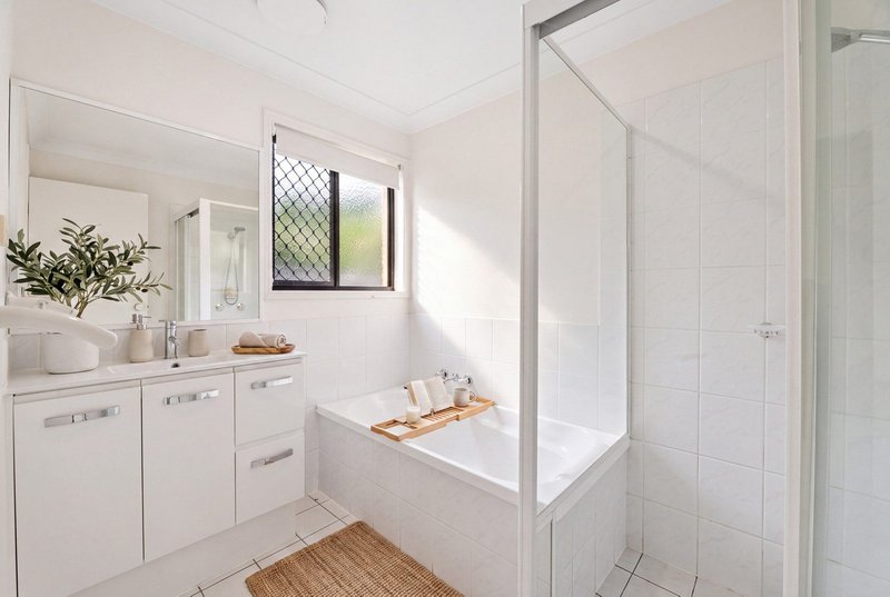 Photo - 24/1-5 Studio Drive, Pacific Pines QLD 4211 - Image 11