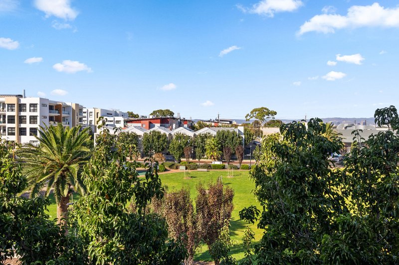 Photo - 24/1 Burt Avenue, Findon SA 5023 - Image 2