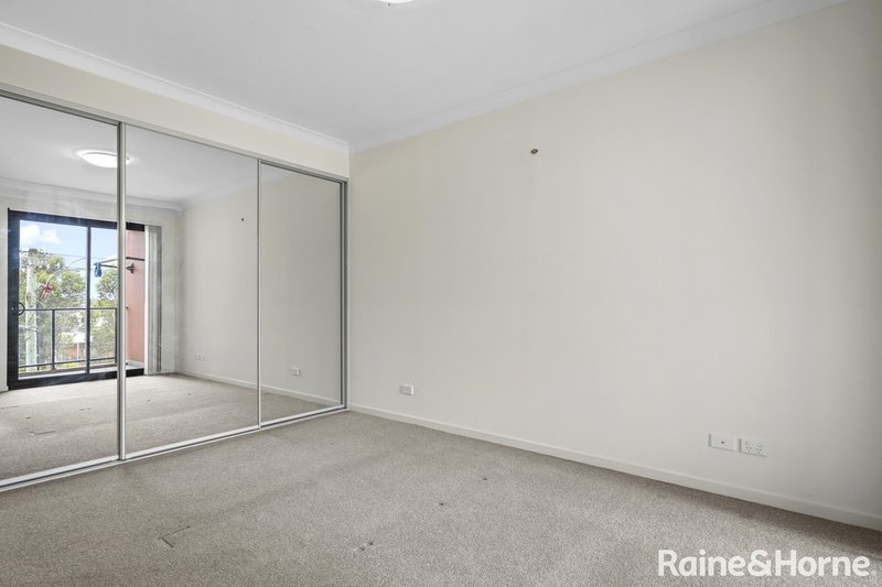 Photo - 24/1 Drinkwater Lane, Edmondson Park NSW 2174 - Image 6