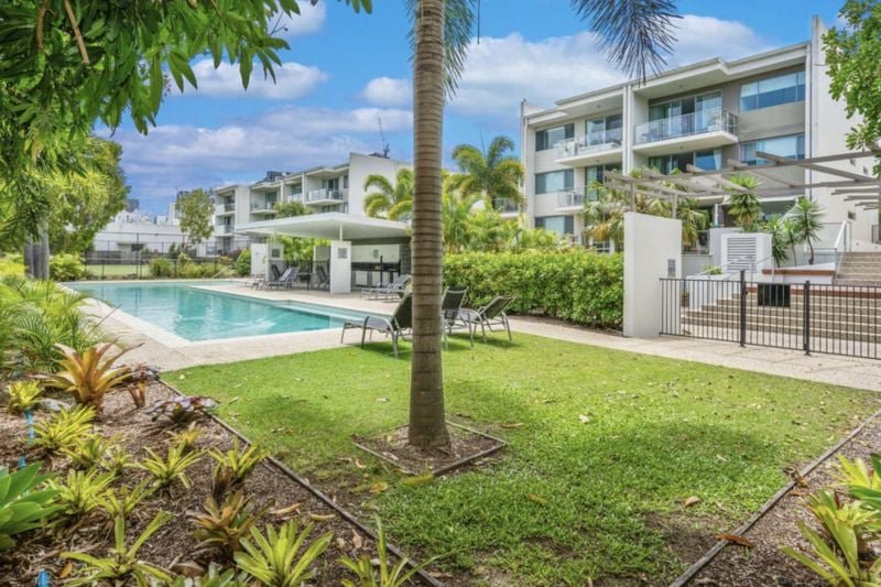 Photo - 24/1 Gaven Crescent, Mermaid Beach QLD 4218 - Image 11