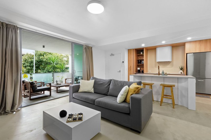 Photo - 24/1 Gaven Crescent, Mermaid Beach QLD 4218 - Image 3
