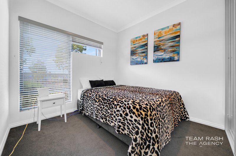 Photo - 241 Grandis Boulevard, Banksia Grove WA 6031 - Image 3