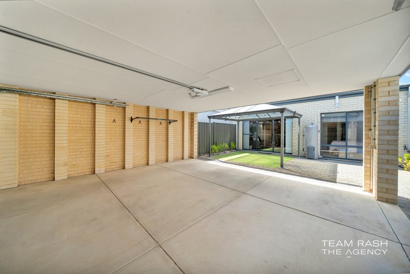 Photo - 241 Grandis Boulevard, Banksia Grove WA 6031 - Image 15