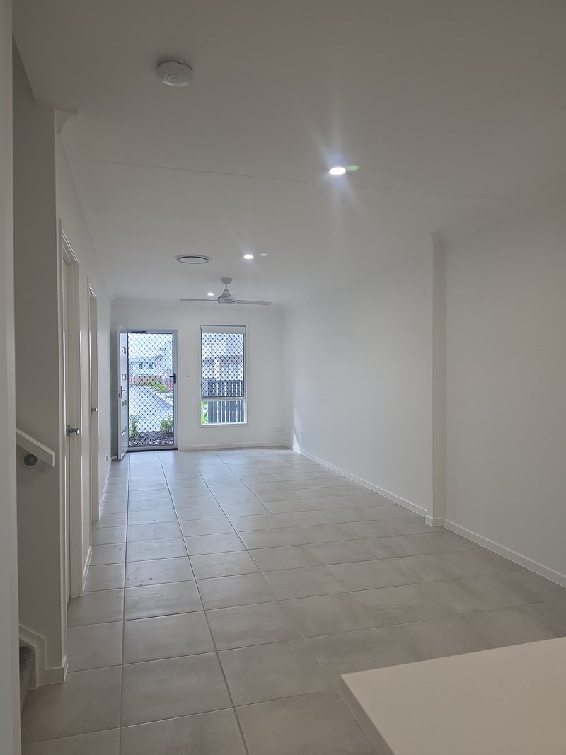 Photo - 24/1 Mckenzie Road, Mango Hill QLD 4509 - Image 6