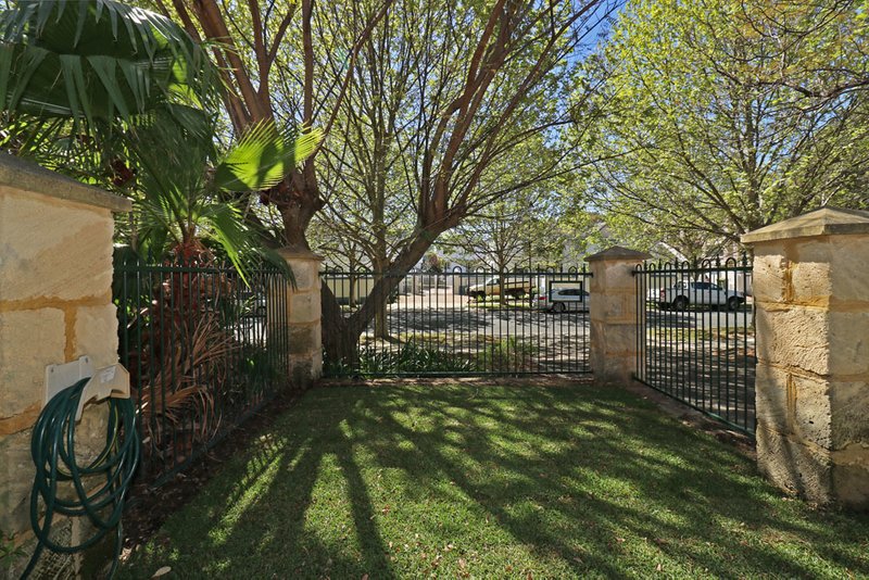 Photo - 2/41 Mill Point Road, South Perth WA 6151 - Image 13