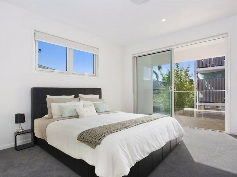 Photo - 2/41 Surf Street, Mermaid Beach QLD 4218 - Image 9