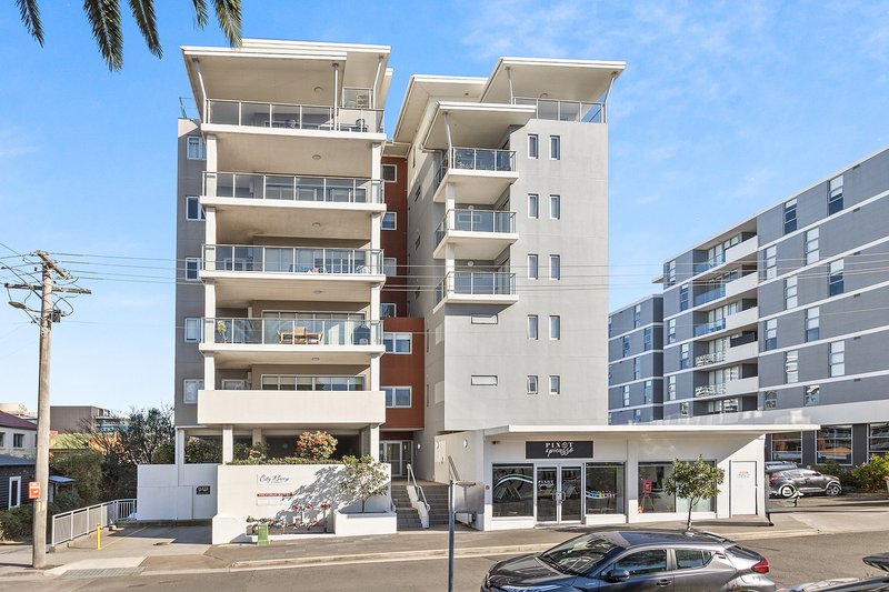 Photo - 24/10 Thomas Street, Wollongong NSW 2500 - Image 2