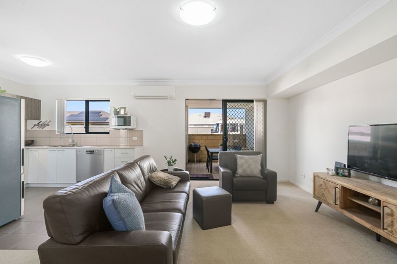 Photo - 24/10 Whitlock Road, Queens Park WA 6107 - Image 2