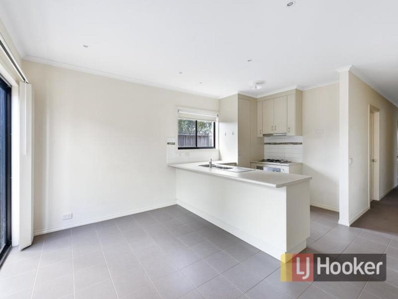 Photo - 24/103 Army Road, Pakenham VIC 3810 - Image 5