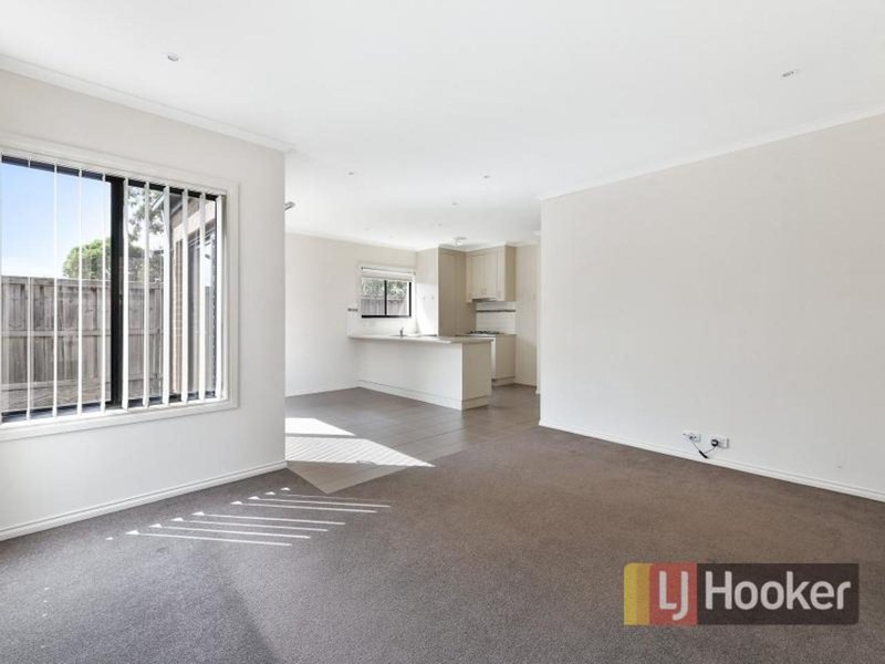 Photo - 24/103 Army Road, Pakenham VIC 3810 - Image 7