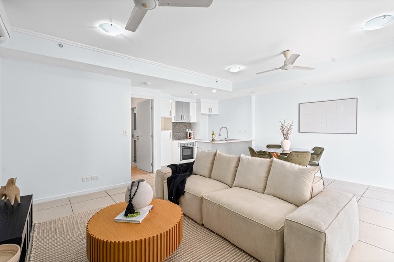 Photo - 24/108 Mitchell Street, Darwin City NT 0800 - Image 11