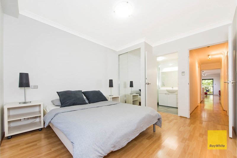 Photo - 24/122 Mounts Bay Road, Perth WA 6000 - Image 2