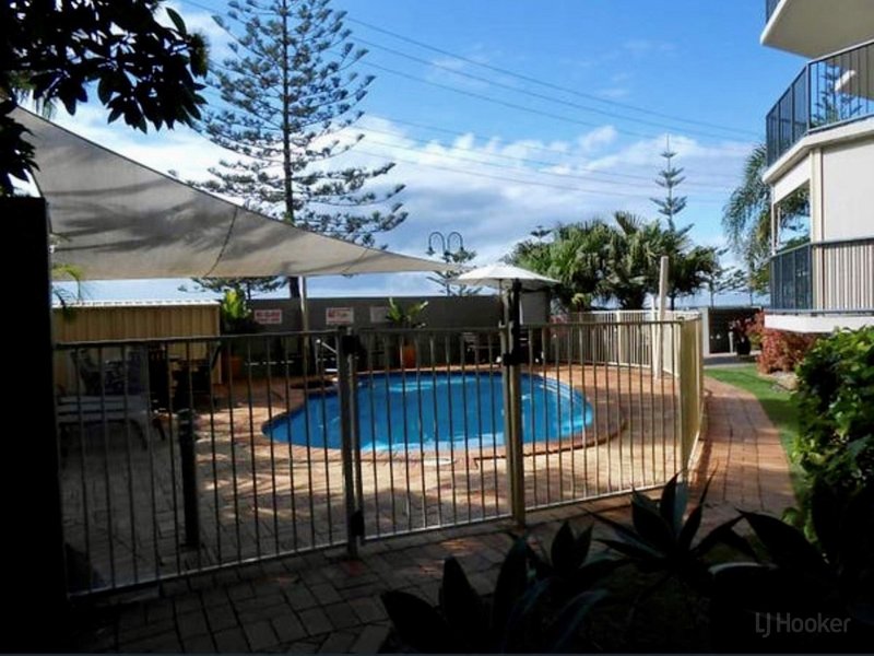 Photo - 2/418 Marine Parade, Biggera Waters QLD 4216 - Image 17