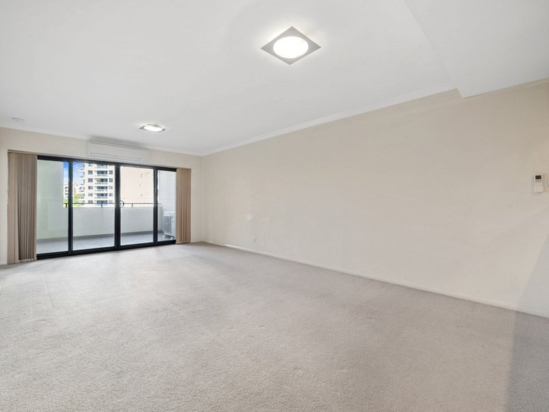 Photo - 24/18 Wellington Street, East Perth WA 6004 - Image 9