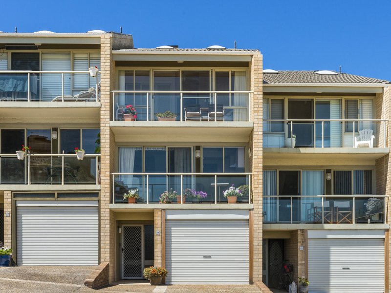 24/2-4 Beach Street, Curl Curl NSW 2096