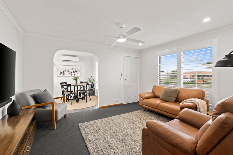 Photo - 2/42-44 Burdoo Drive, Grovedale VIC 3216 - Image 5