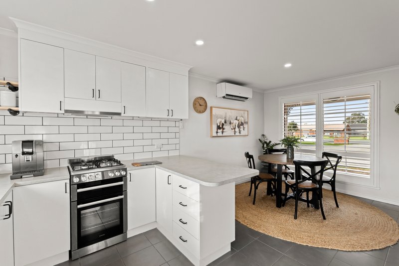 Photo - 2/42-44 Burdoo Drive, Grovedale VIC 3216 - Image 7
