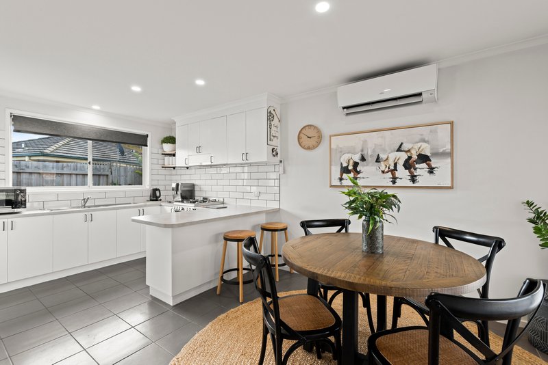 Photo - 2/42-44 Burdoo Drive, Grovedale VIC 3216 - Image 8