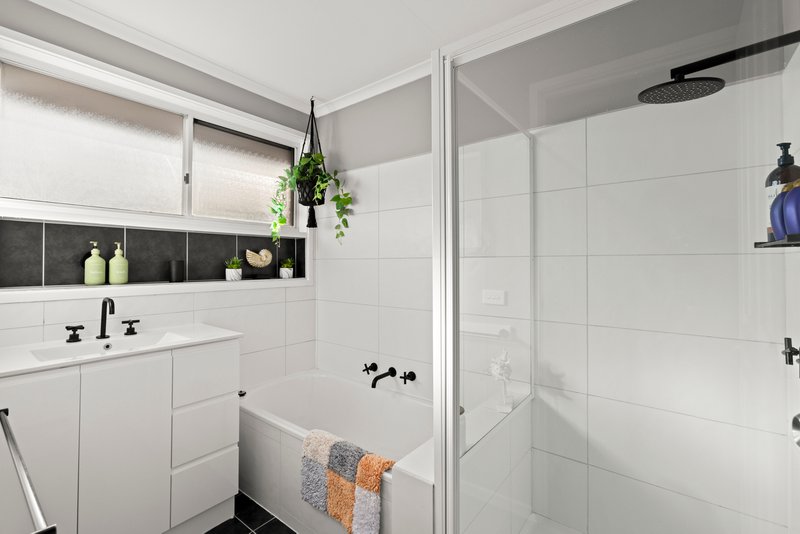 Photo - 2/42-44 Burdoo Drive, Grovedale VIC 3216 - Image 10