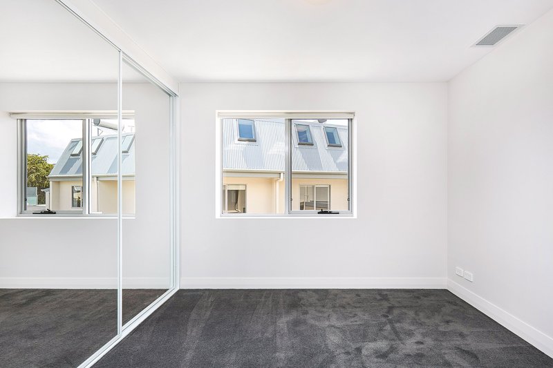 Photo - 2/42-44 Crown Street, St Peters NSW 2044 - Image 5