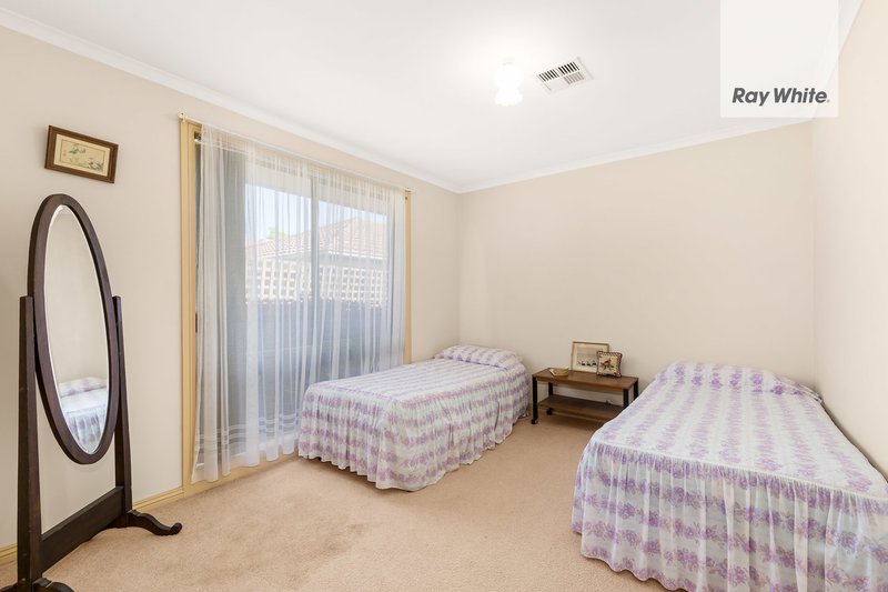 Photo - 2/42 Carbon Crescent, Mill Park VIC 3082 - Image 3