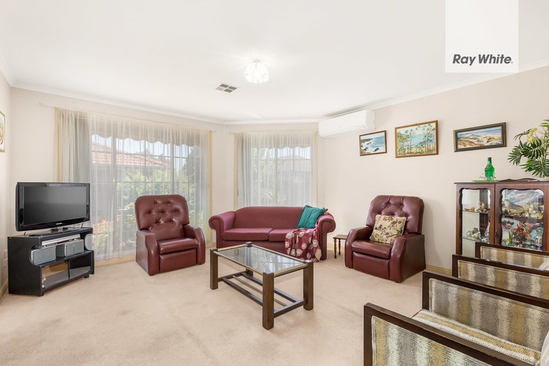 Photo - 2/42 Carbon Crescent, Mill Park VIC 3082 - Image 5