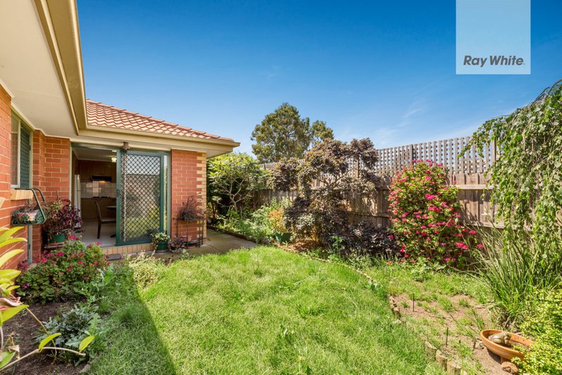 Photo - 2/42 Carbon Crescent, Mill Park VIC 3082 - Image 6