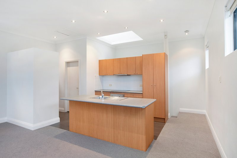 Photo - 2/42 Carrington Road, Randwick NSW 2031 - Image 2