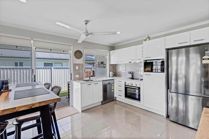 Photo - 2/42 Featherwood Crescent, Beerwah QLD 4519 - Image 2